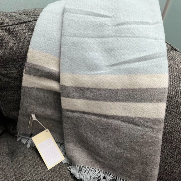 Alicia Adams Alpaca Wool Luxury Canyon Throw in Light Blue/Light Grey/Ivory - Picture 7 of 9